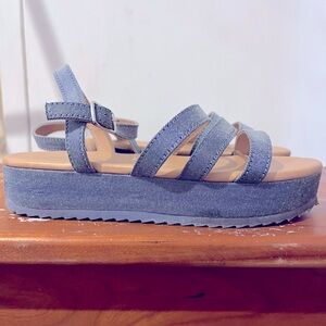 OLD NAVY DENIM COLOR STRAPPY PLATFORM SANDALS SIZE 3Y